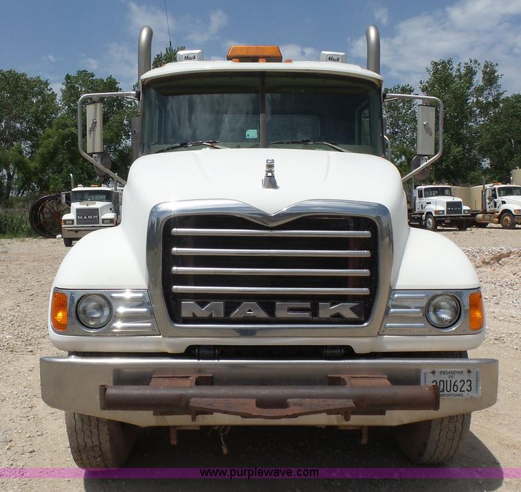 image for item K3170 2005 Mack CV713 semi truck