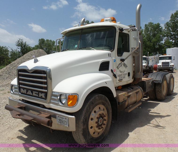 image for item K3170 2005 Mack CV713 semi truck