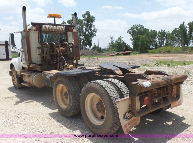 image for item K3170 2005 Mack CV713 semi truck