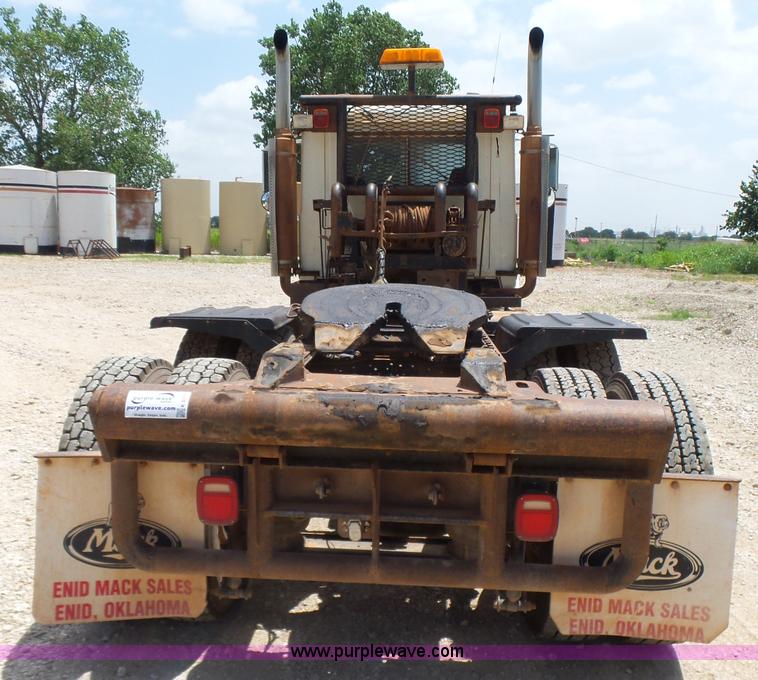 image for item K3170 2005 Mack CV713 semi truck