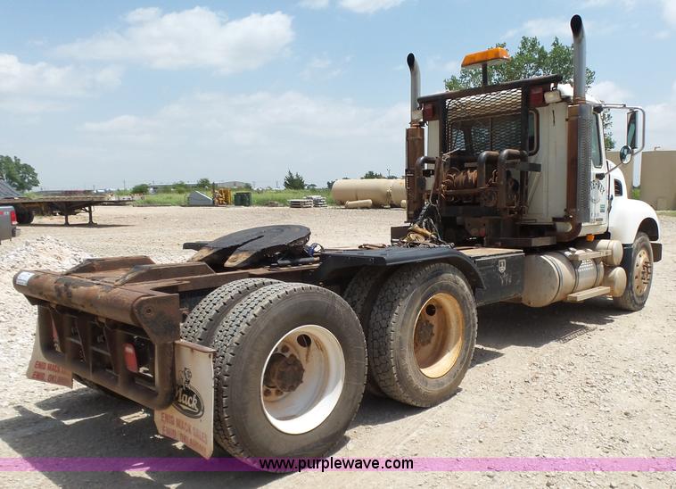 image for item K3170 2005 Mack CV713 semi truck
