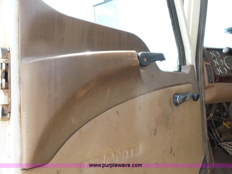 image for item K3170 2005 Mack CV713 semi truck