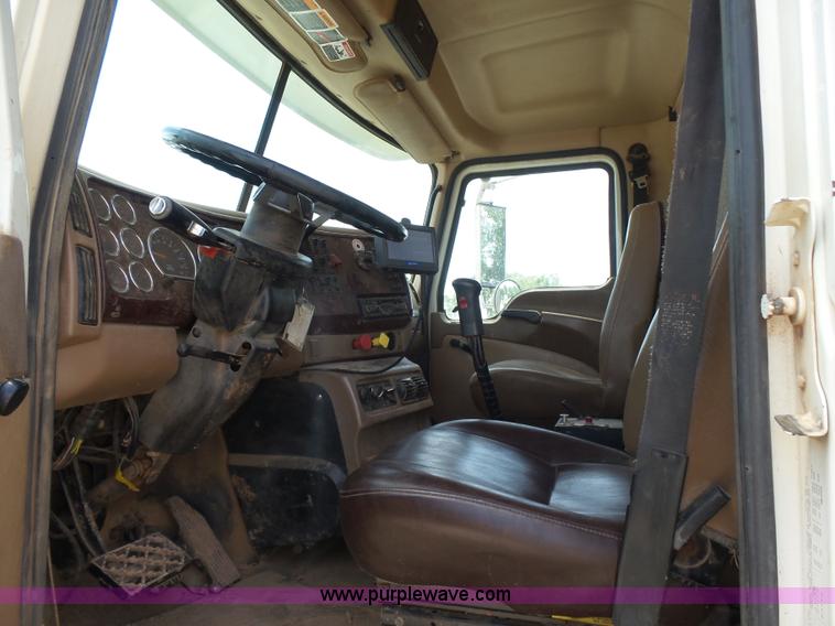 image for item K3170 2005 Mack CV713 semi truck