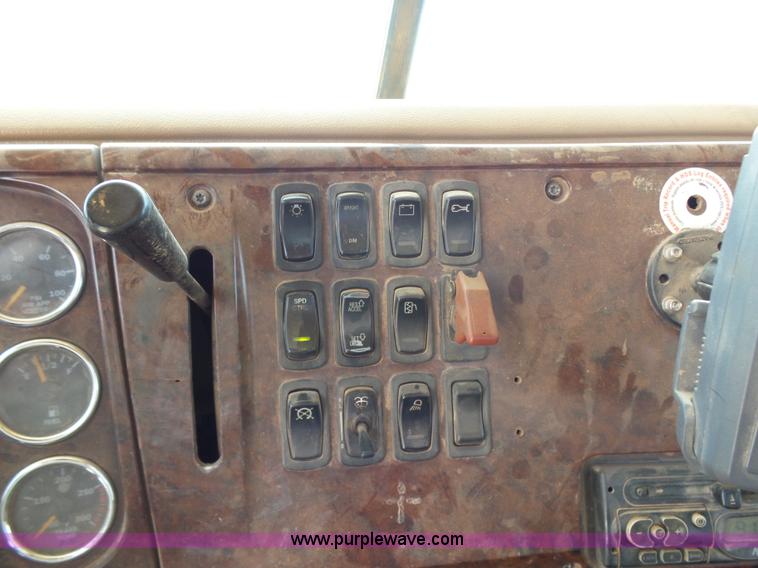 image for item K3170 2005 Mack CV713 semi truck