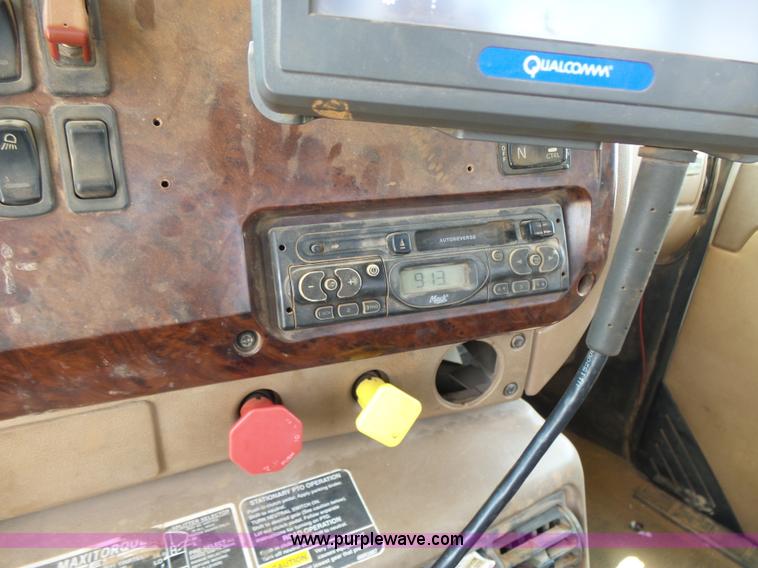 image for item K3170 2005 Mack CV713 semi truck