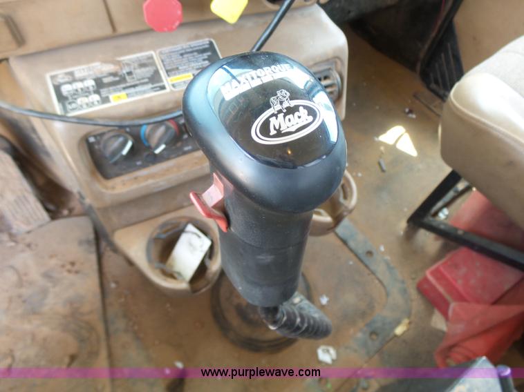 image for item K3170 2005 Mack CV713 semi truck