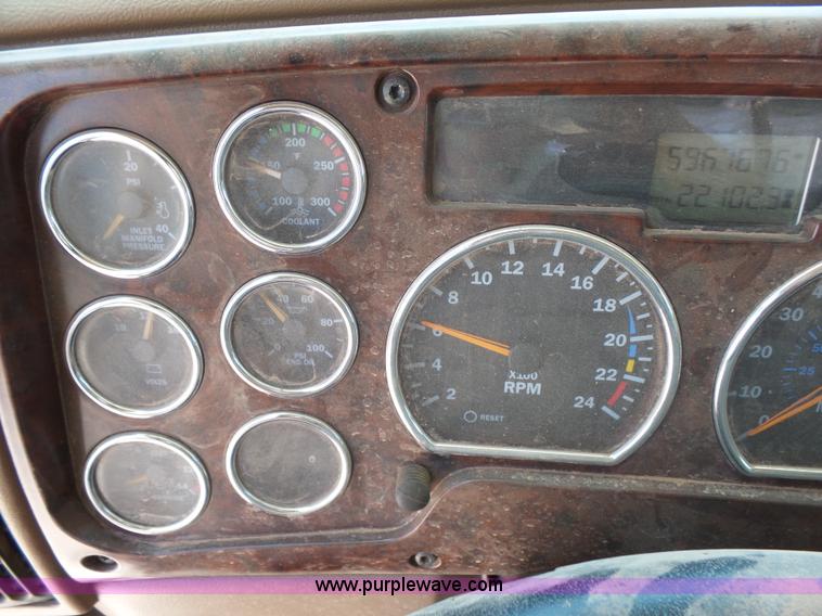 image for item K3170 2005 Mack CV713 semi truck