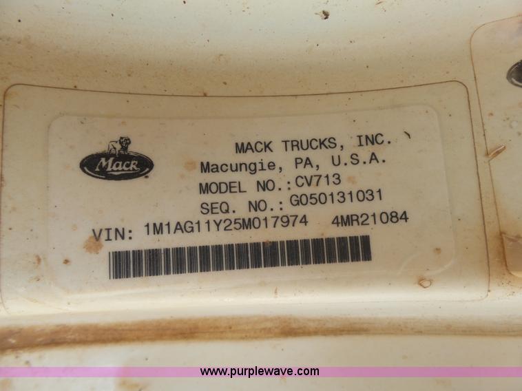 image for item K3170 2005 Mack CV713 semi truck