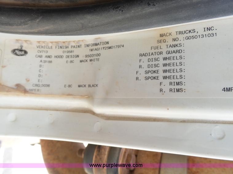 image for item K3170 2005 Mack CV713 semi truck