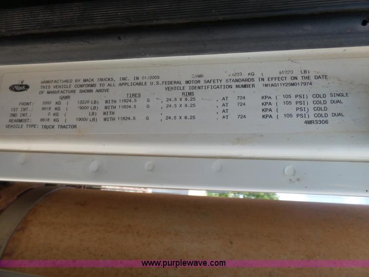 image for item K3170 2005 Mack CV713 semi truck