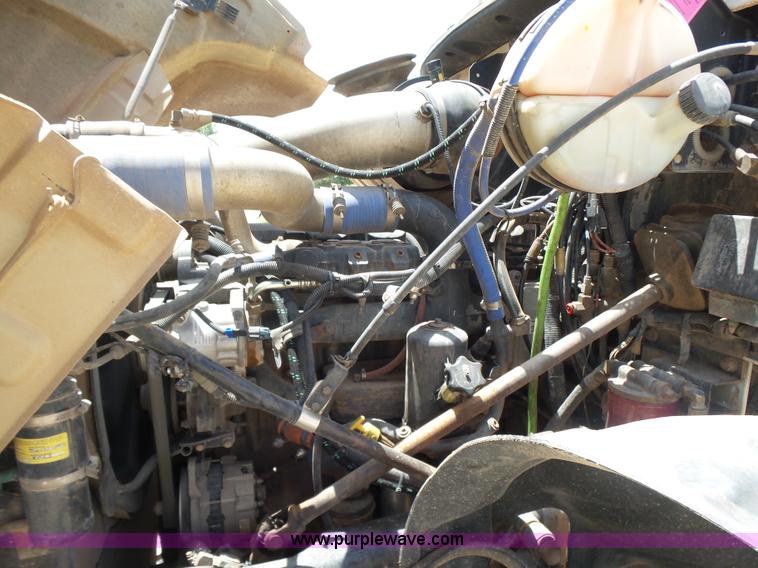 image for item K3170 2005 Mack CV713 semi truck