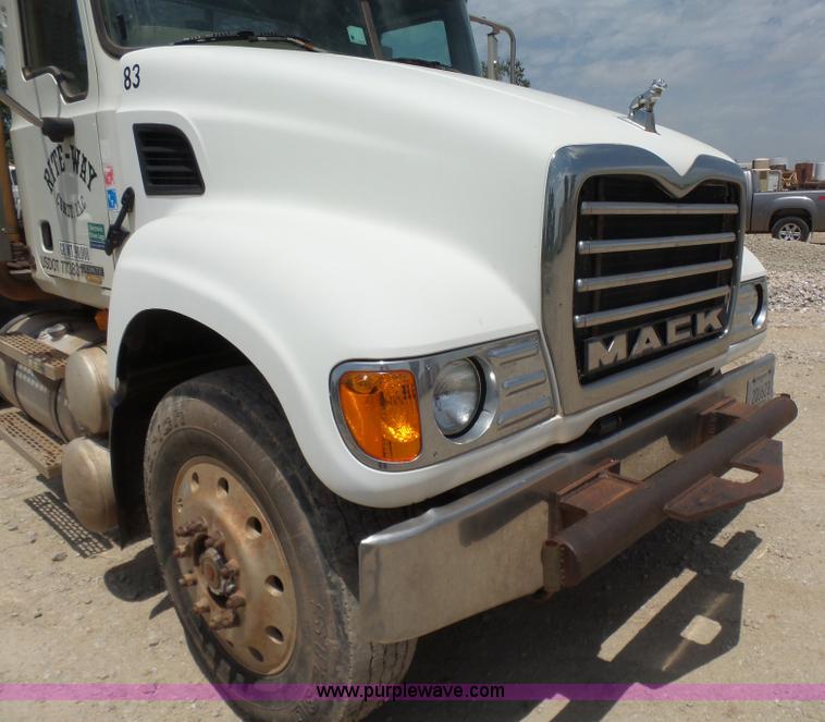 image for item K3170 2005 Mack CV713 semi truck