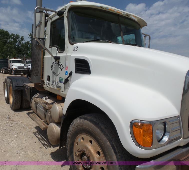 image for item K3170 2005 Mack CV713 semi truck