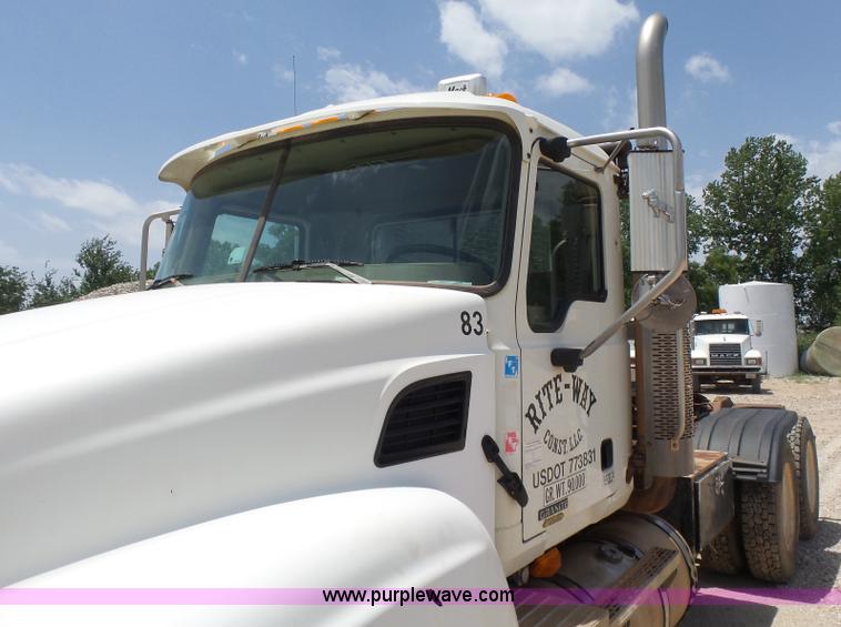 image for item K3170 2005 Mack CV713 semi truck