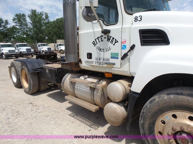 image for item K3170 2005 Mack CV713 semi truck