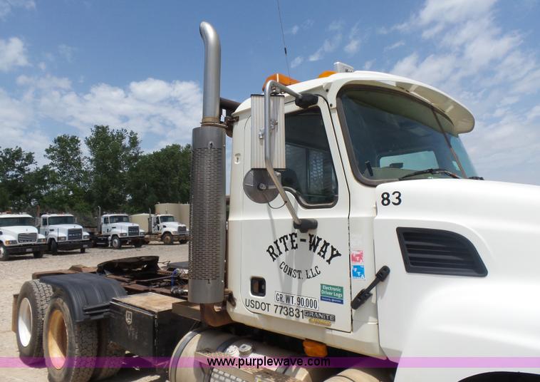 image for item K3170 2005 Mack CV713 semi truck