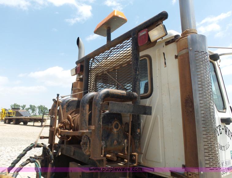 image for item K3170 2005 Mack CV713 semi truck