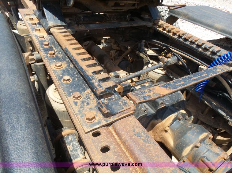image for item K3170 2005 Mack CV713 semi truck
