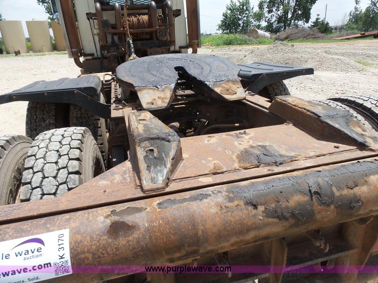 image for item K3170 2005 Mack CV713 semi truck