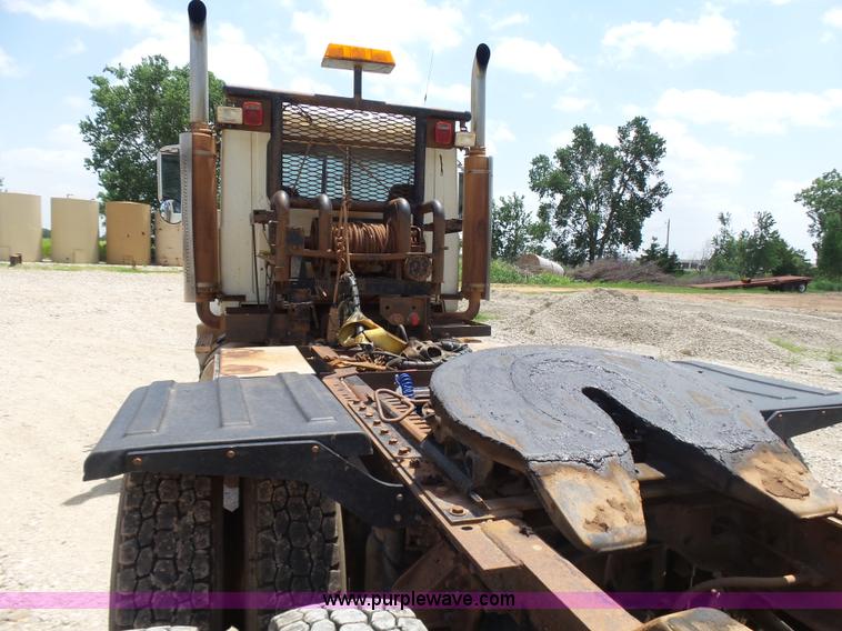 image for item K3170 2005 Mack CV713 semi truck