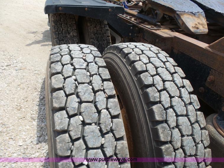 image for item K3170 2005 Mack CV713 semi truck