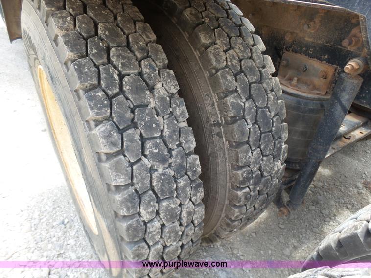 image for item K3170 2005 Mack CV713 semi truck