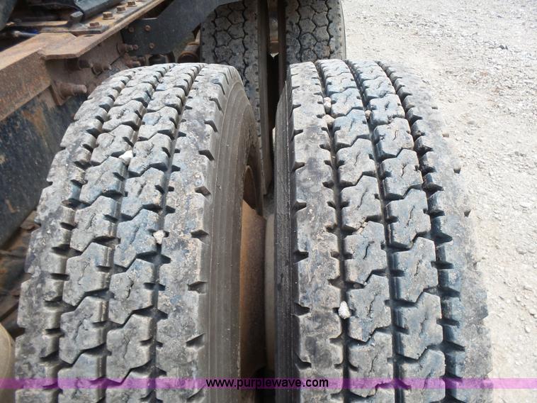 image for item K3170 2005 Mack CV713 semi truck