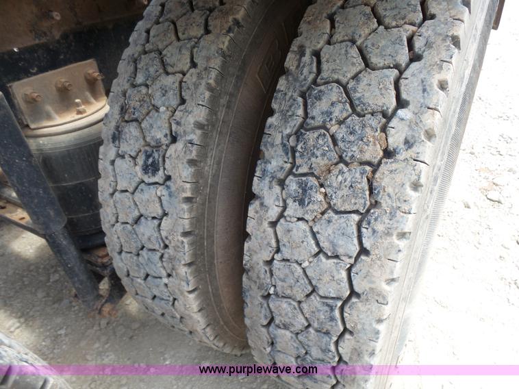 image for item K3170 2005 Mack CV713 semi truck