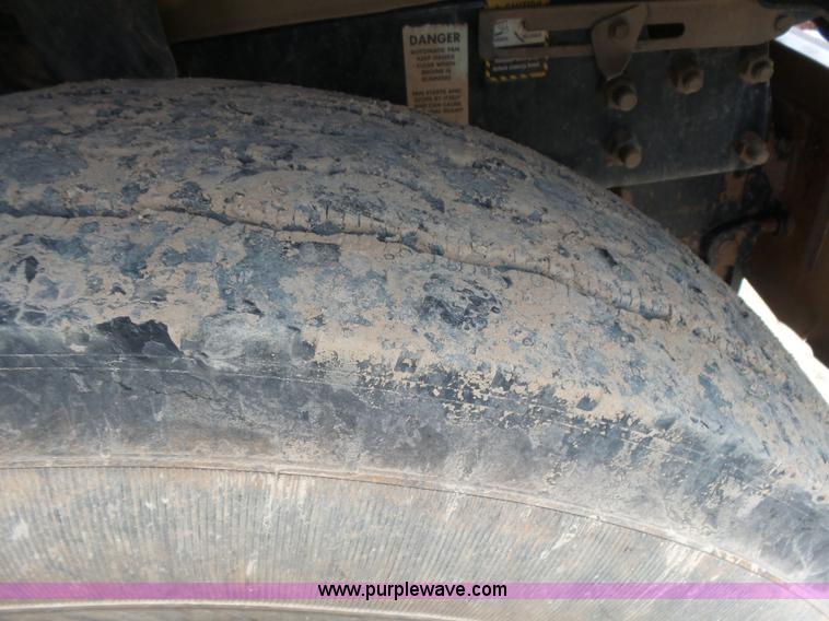 image for item K3170 2005 Mack CV713 semi truck