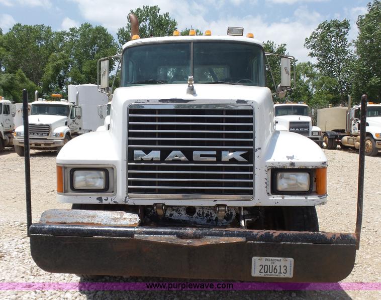 image for item K3171 1991 Mack CH613 semi truck