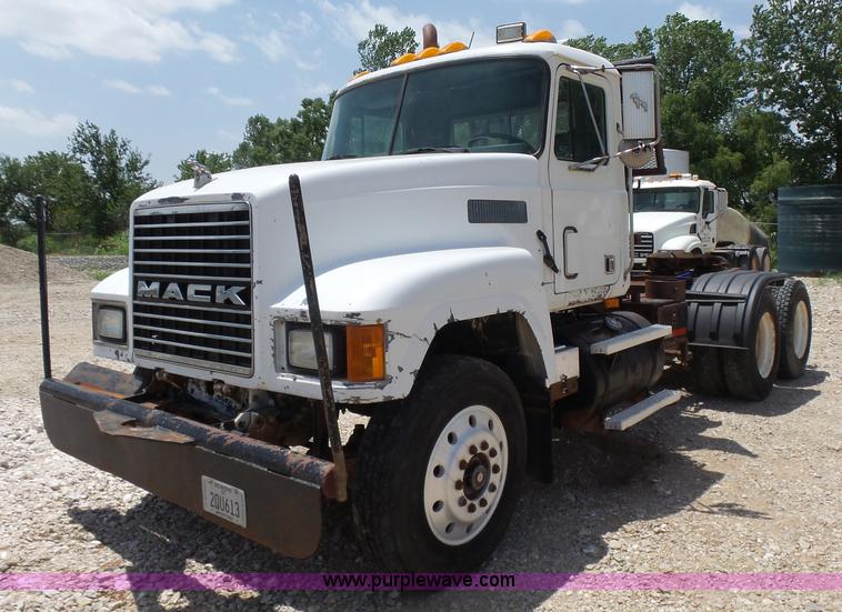 image for item K3171 1991 Mack CH613 semi truck
