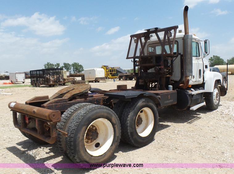 image for item K3171 1991 Mack CH613 semi truck