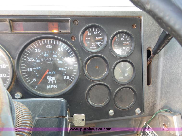 image for item K3171 1991 Mack CH613 semi truck