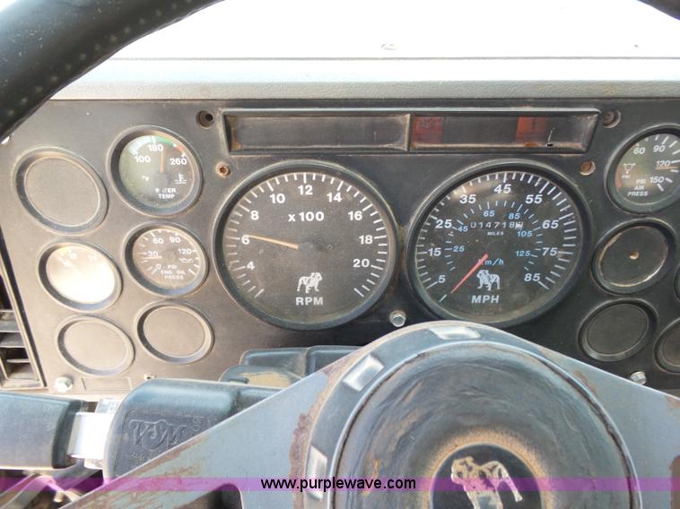 image for item K3171 1991 Mack CH613 semi truck