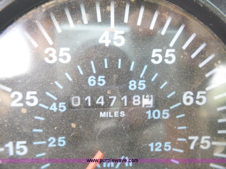 image for item K3171 1991 Mack CH613 semi truck