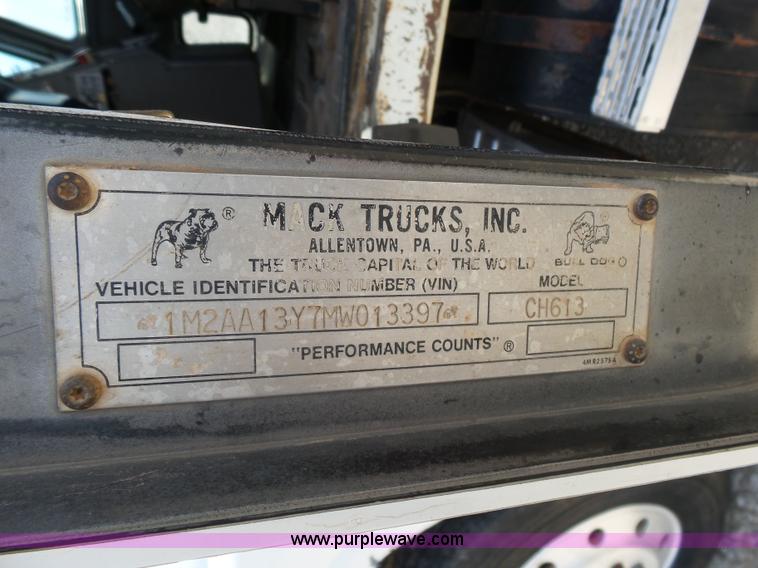 image for item K3171 1991 Mack CH613 semi truck