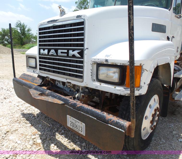 image for item K3171 1991 Mack CH613 semi truck