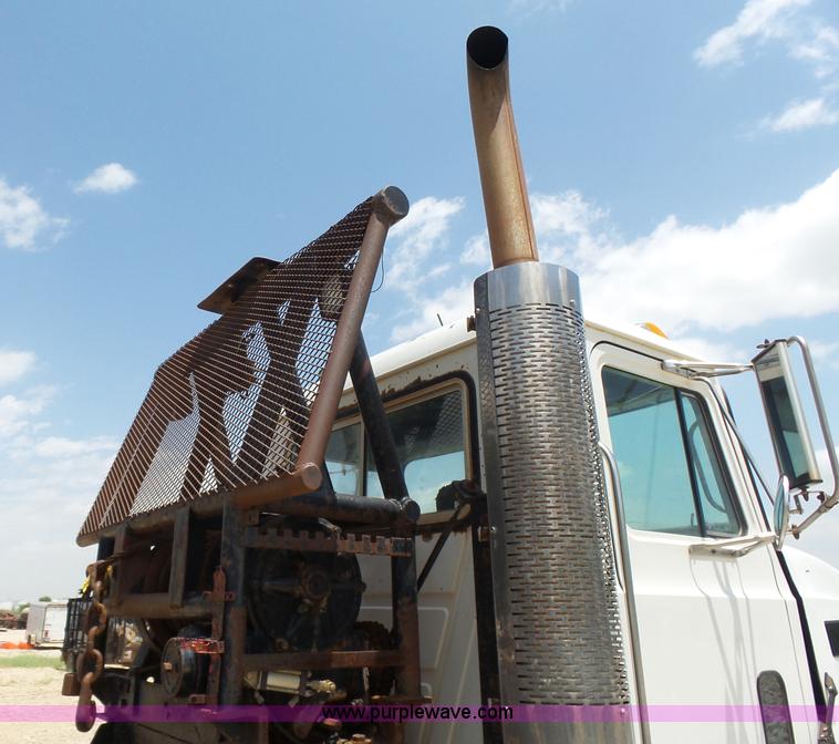 image for item K3171 1991 Mack CH613 semi truck