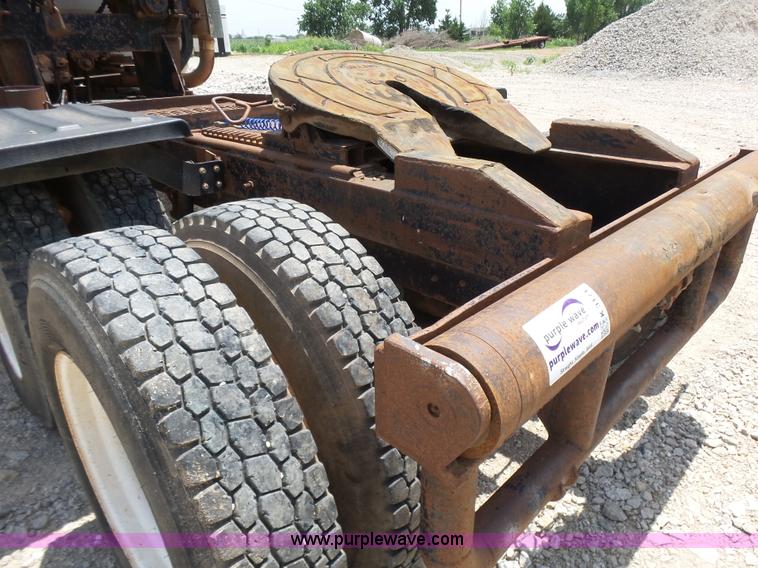 image for item K3171 1991 Mack CH613 semi truck