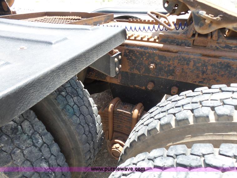 image for item K3171 1991 Mack CH613 semi truck