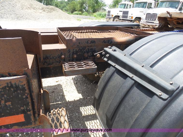 image for item K3171 1991 Mack CH613 semi truck