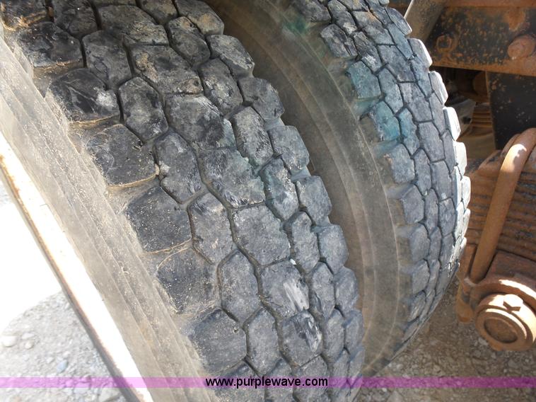 image for item K3171 1991 Mack CH613 semi truck