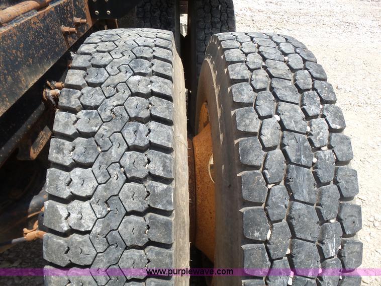 image for item K3171 1991 Mack CH613 semi truck