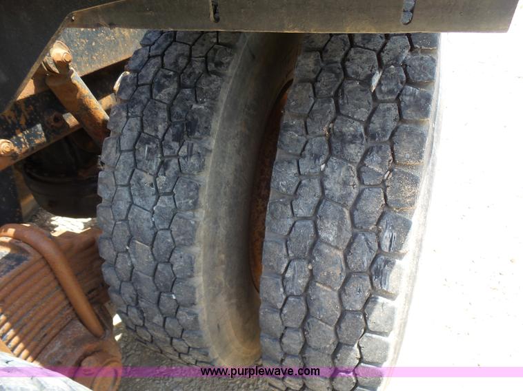 image for item K3171 1991 Mack CH613 semi truck