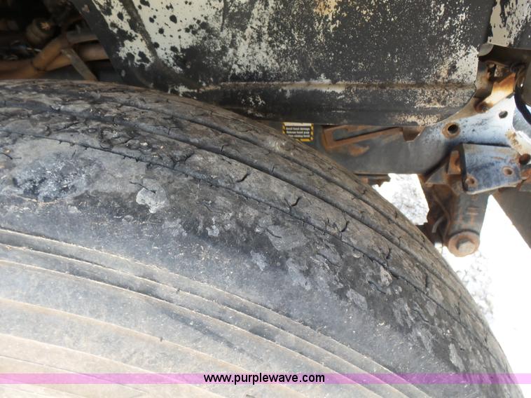 image for item K3171 1991 Mack CH613 semi truck