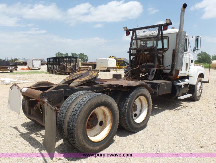 image for item K3172 1990 Mack CH613 semi truck