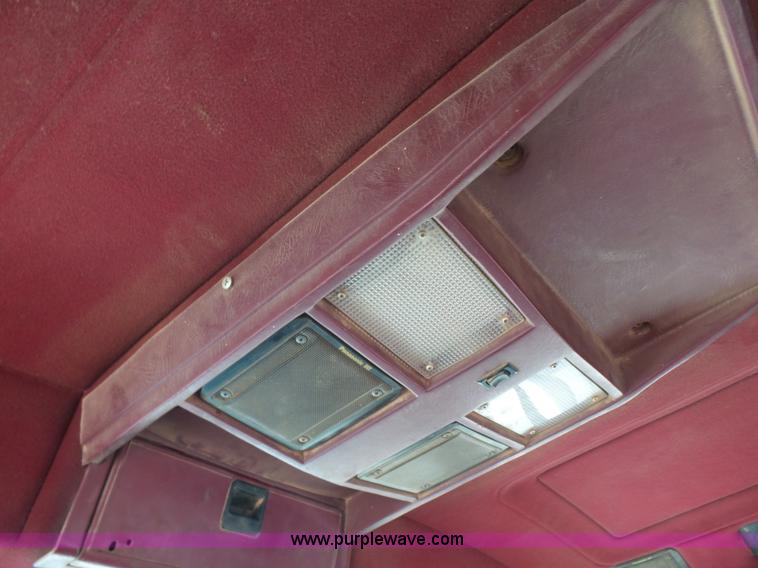 image for item K3172 1990 Mack CH613 semi truck