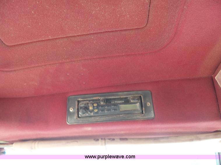 image for item K3172 1990 Mack CH613 semi truck