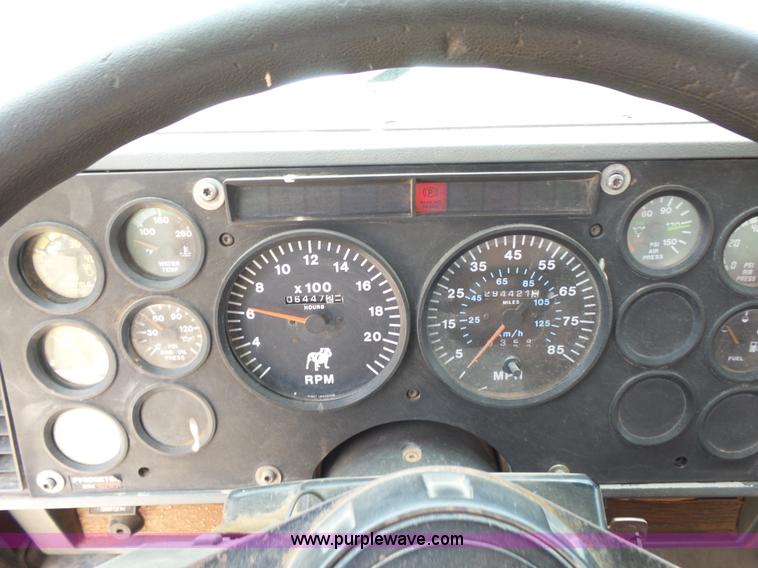 image for item K3172 1990 Mack CH613 semi truck