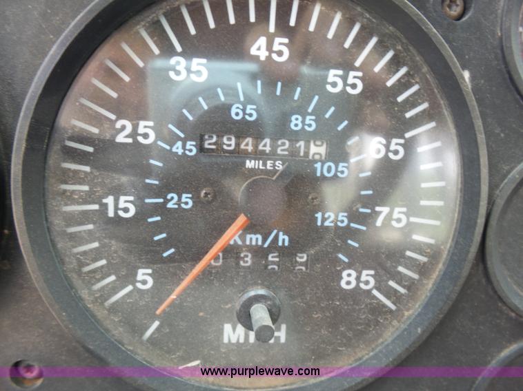 image for item K3172 1990 Mack CH613 semi truck